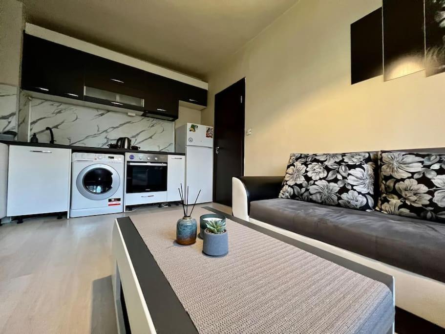 Apartament Sof Apartment's *